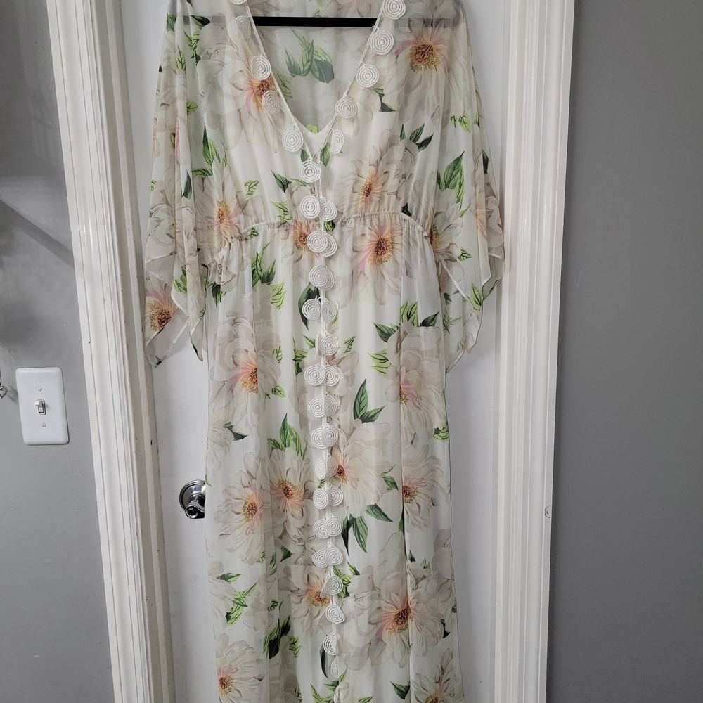 FARM Rio Dahlia White and Green Floral Maxi Dress